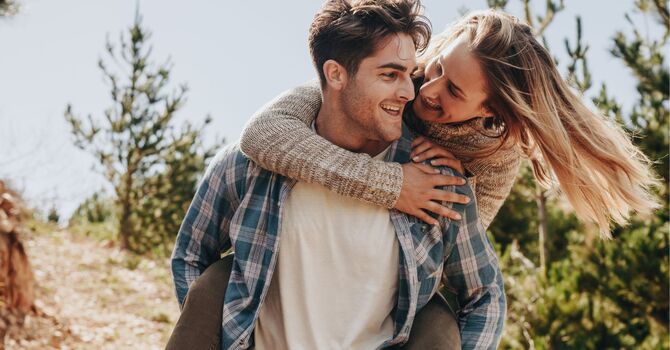 Mid-Back Pain When Sitting image